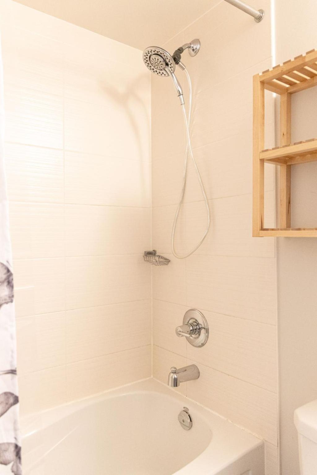 Dwtn Condo Near Cn Tower! W/ Free Parking Торонто Екстер'єр фото