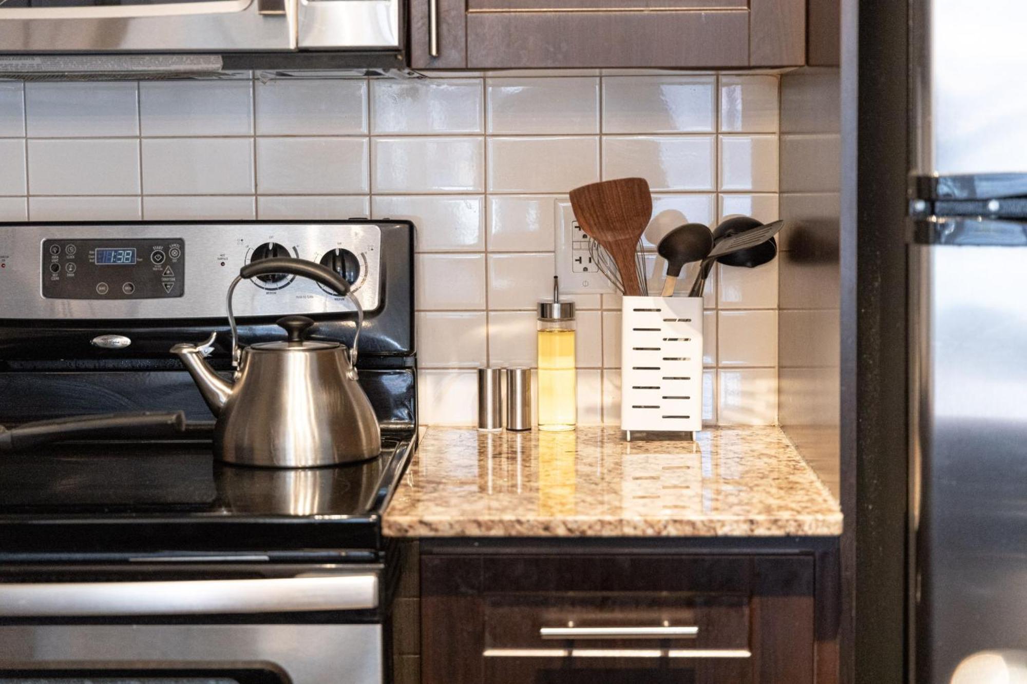 Dwtn Condo Near Cn Tower! W/ Free Parking Торонто Екстер'єр фото